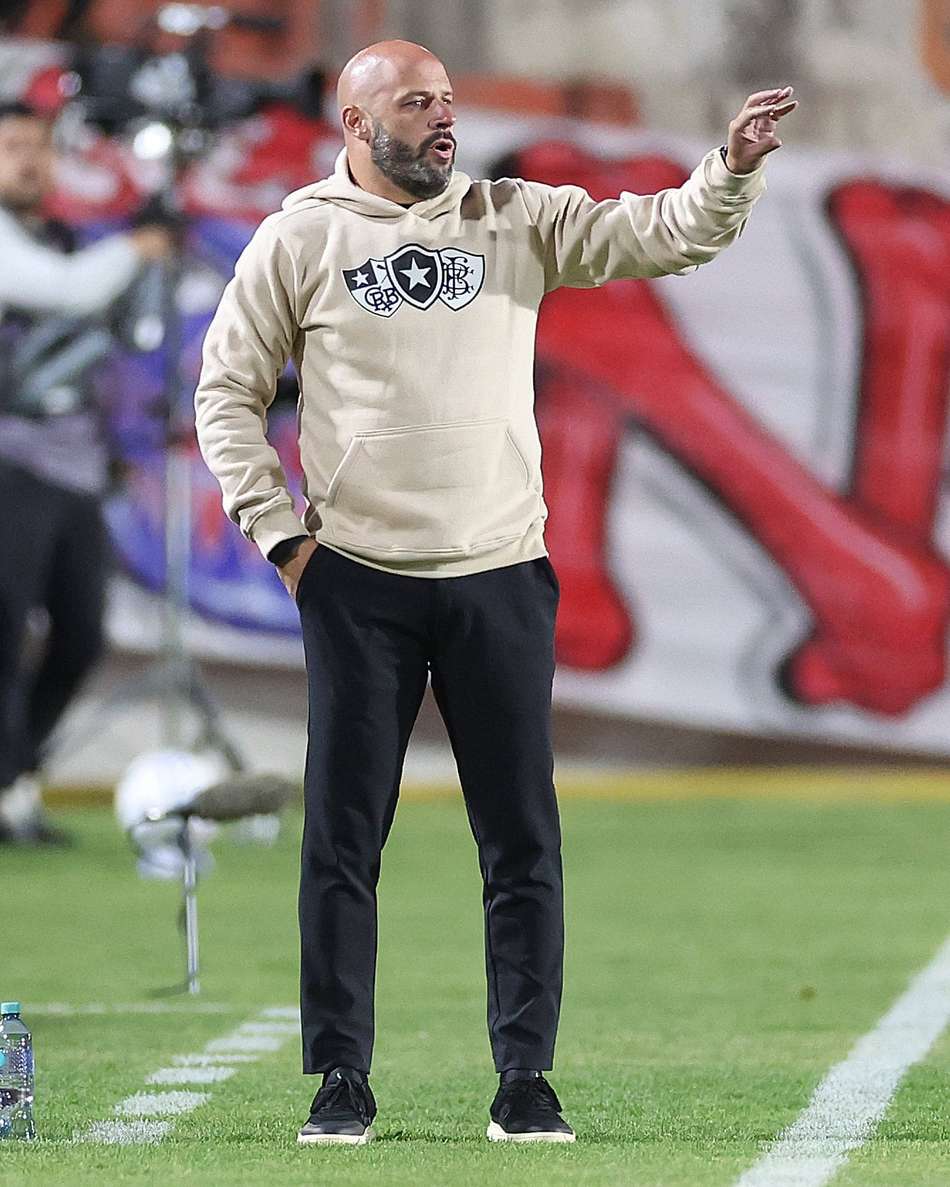 Franclim Carvalho em ação em Cienciano x Botafogo