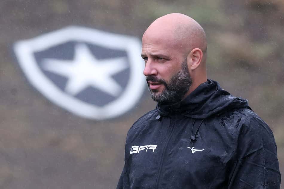Franclim Carvalho é o técnico do Botafogo