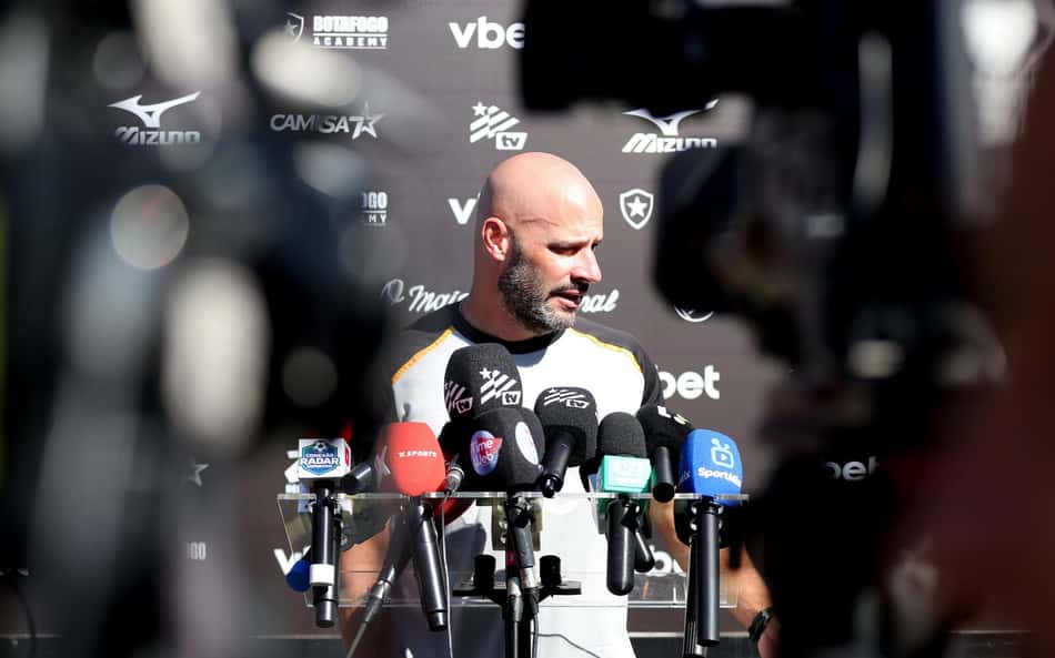 Franclim Carvalho é o técnico do Botafogo