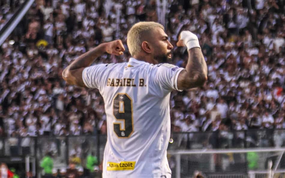 Gabigol faz sua comemoração característica