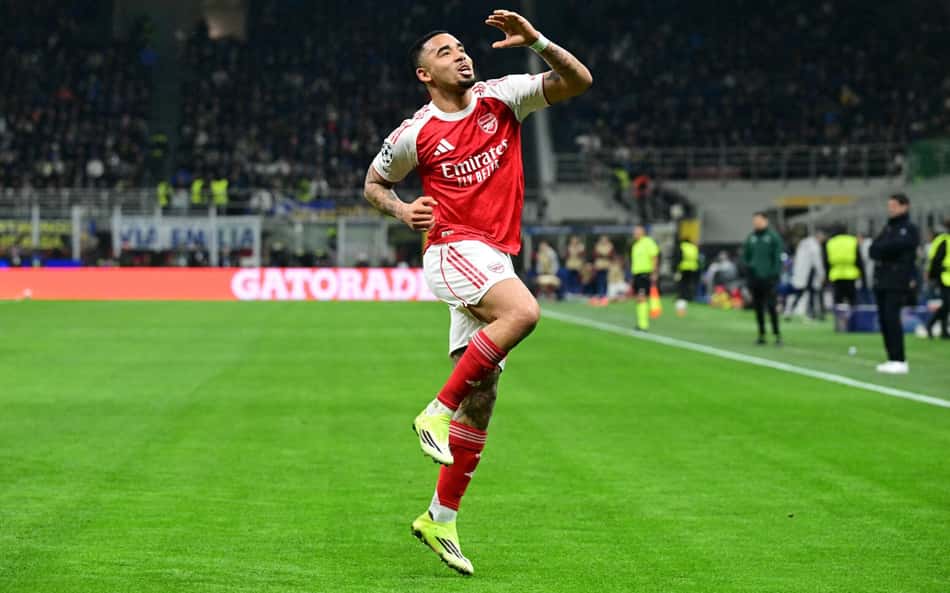 Gabriel Jesus celebra gol marcado pelo Arsenal contra a Inter de Milão