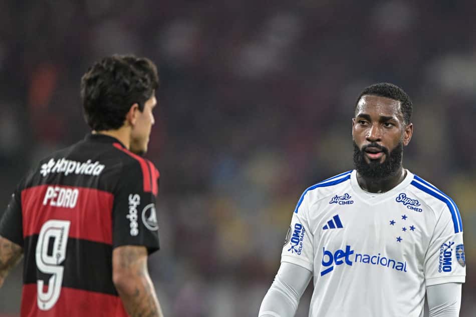 Gerson e Pedro no duelo entre Flamengo e Cruzeiro