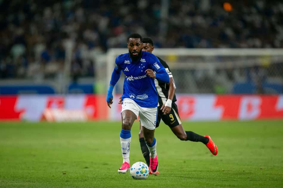 Em desempenho apagado contra o Atlético, Gerson recebe crítica de jornalista (Foto: Fernando Moreno/AGIF/Folhapress)