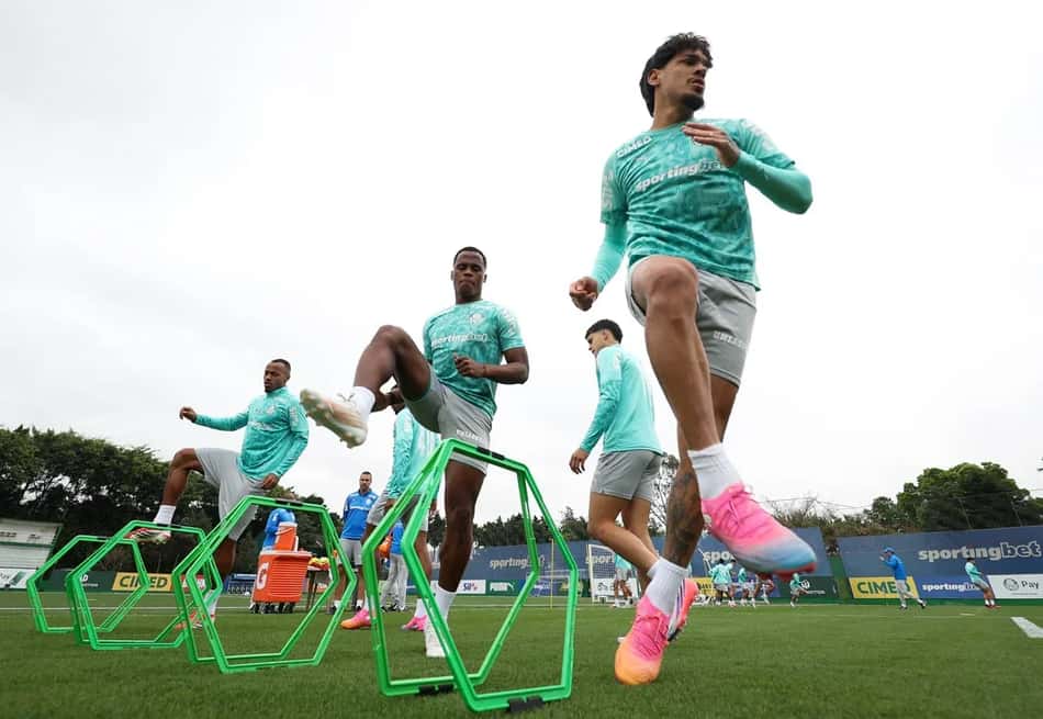 Gómez durante treinamento do Palmeiras