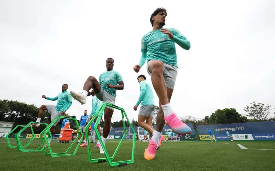 Gómez durante treinamento do Palmeiras