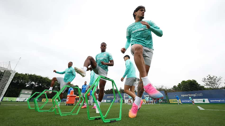 Gómez durante treinamento do Palmeiras