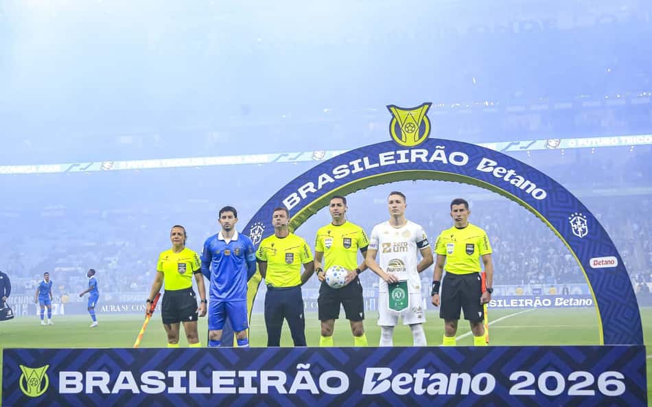 Grêmio e Chapecoense estão se enfrentando neste domingo (30)