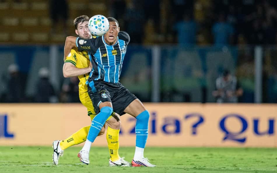 MIRASSOL (SP), 02.08.2026 - COPA DO BRASIL: MIRASSOL x GREMIO - Carlos Vinicius do Gremio durante partida contra o Mirassol, valida pela disputa da Copa do Brasil, realizada no Estadio Jose Maria Campos Maia, em Mirassol, neste domingo, 2