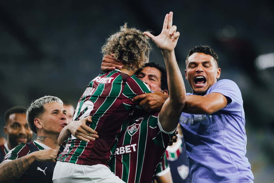 Guga, Ganso e Thiago Silva comemoram gol do Fluminense