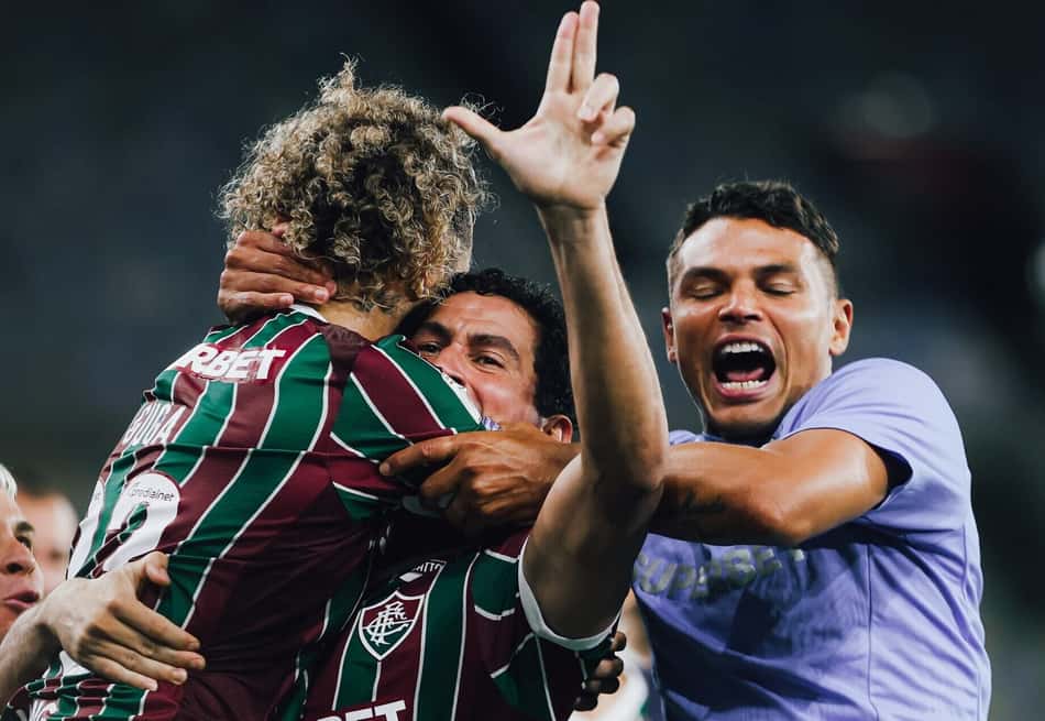 Guga, Ganso e Thiago Silva comemoram gol do Fluminense