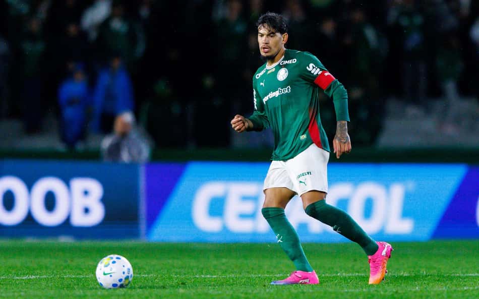 Gustavo Gómez abre o placar para o Palmeiras diante do Cerro Porteño, fora de casa
