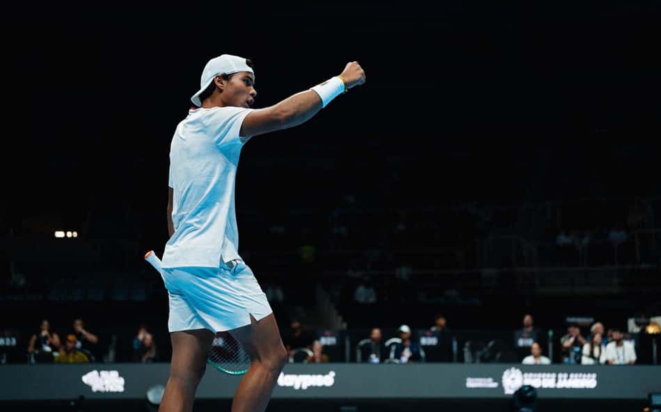 Guto Miguel sobe quase 200 posições no ranking da ATP