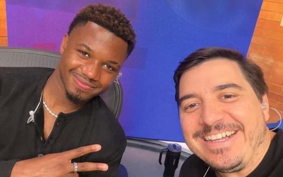Ansu Fati atuou como comentarista durante o pré-jogo na CazéTV (Foto: Reprodução/Instagram)
