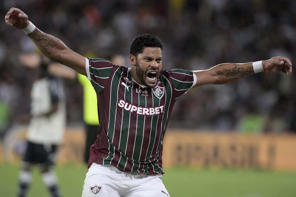 Hulk comemora o gol de empate do Fluminense contra o Remo no Maracanã