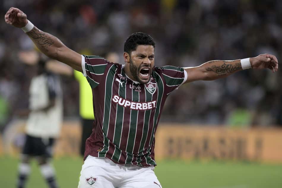 Hulk comemora o gol de empate do Fluminense contra o Remo no Maracanã