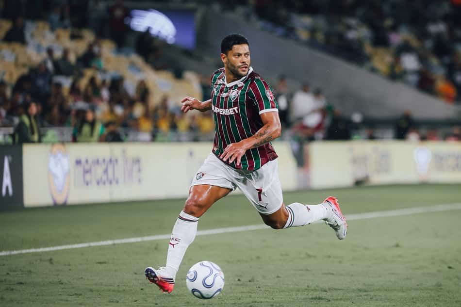 Hulk em ação pelo Fluminense contra o Independiente Rivadavia