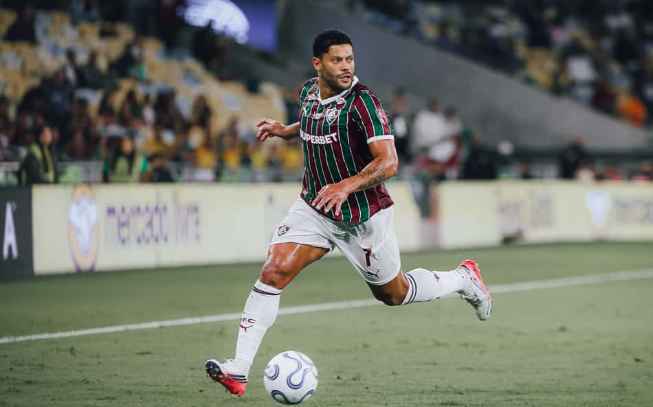 Hulk em ação pelo Fluminense contra o Independiente Rivadavia