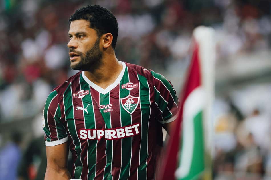 Hulk em ação pelo Fluminense contra o Palmeiras