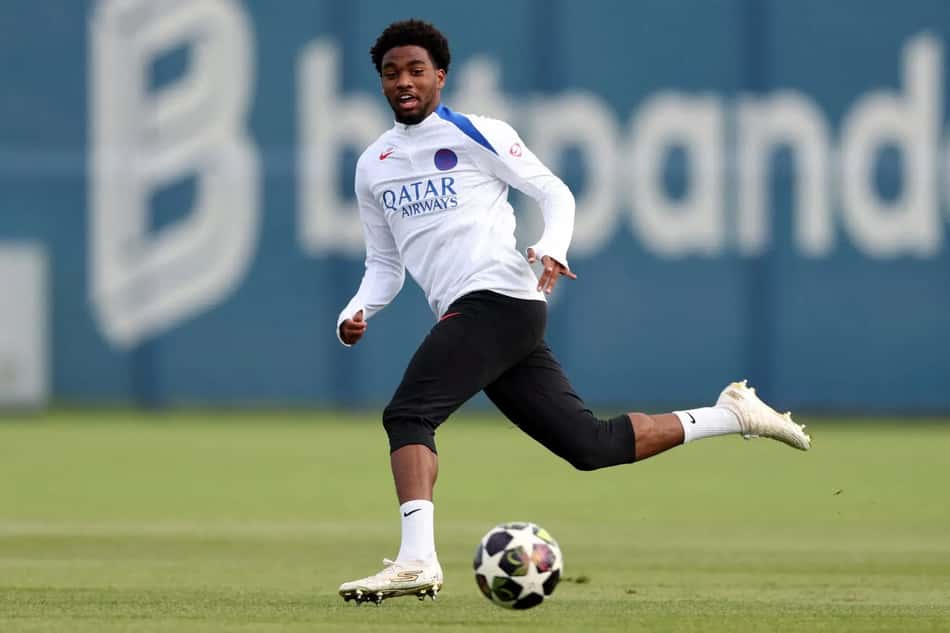 Ibrahim Mbaye em ação durante treino do PSG