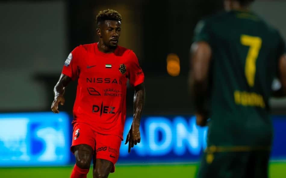 Igor Gomes conduzindo a bola