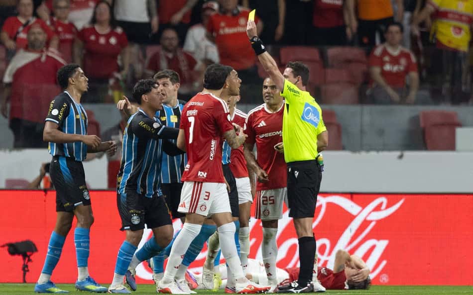 Polêmica no GreNal repercutiu fortemente nas redes sociais (Foto: Liamara Polli/AGIF/Folhapress)