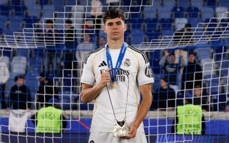 Jacobo Ortega comemorando título pelo Real Madrid