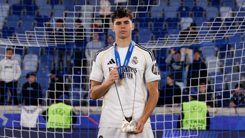 Jacobo Ortega comemorando título pelo Real Madrid