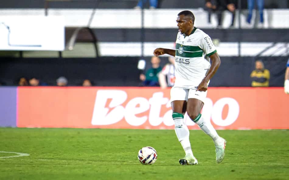 Coritiba está vencendo a Chapecoense (Foto: Gabriel Thá/Coritiba)
