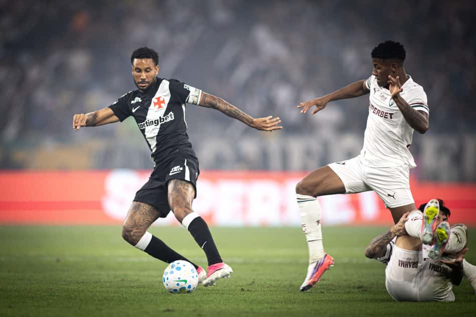 Jair em ação pelo Vasco contra o Fluminense