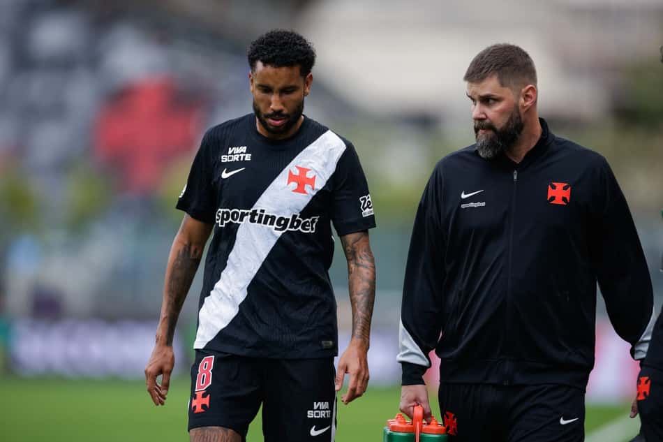 Jair deixa Vasco 0 x 3 Santos com lesão na coxa