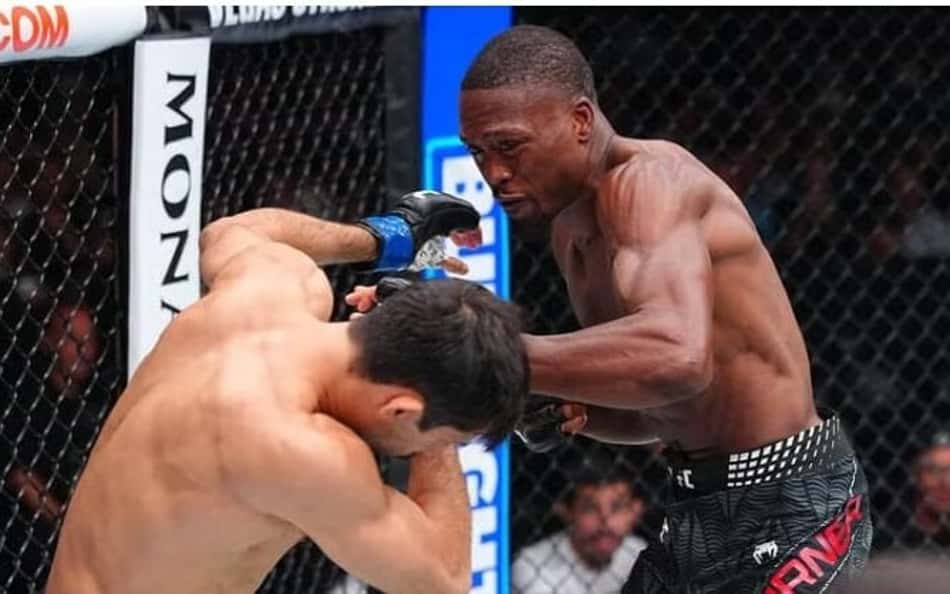 Jalin Turner golpeia Kauê Fernandes no UFC 330, em 15 de agosto de 2026