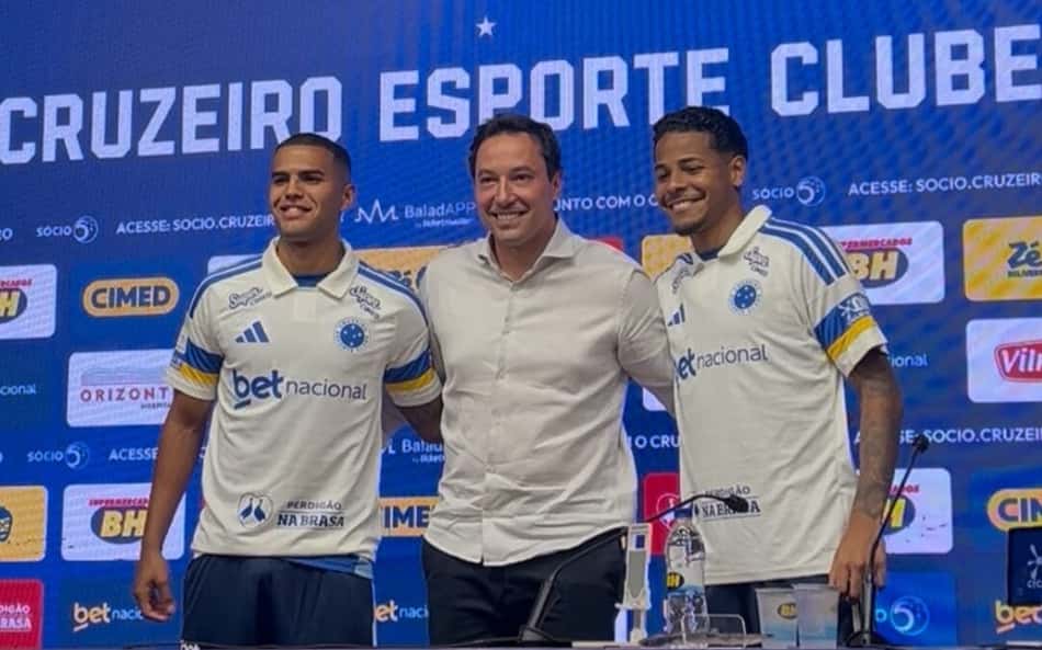 João Costa e Wesley ao lado de Pedro Junio