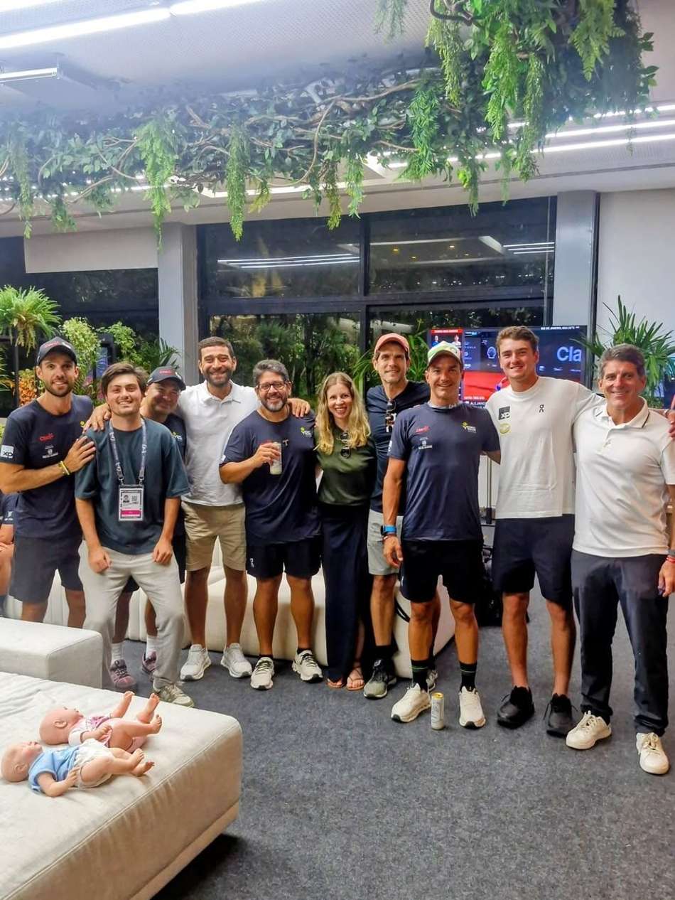 João Fonseca com parte de sua equipe no Rio Open