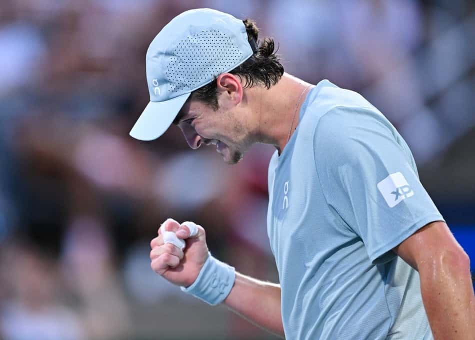 João Fonseca comemora ponto na derrota para Shelton em Montreal
