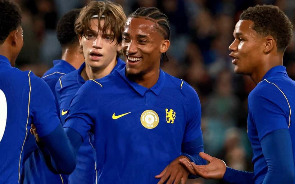 João Pedro comemorando em amistoso pelo Chelsea