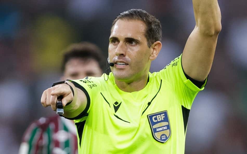 Polêmica de arbitragem em Fluminense x Remo causa revolta