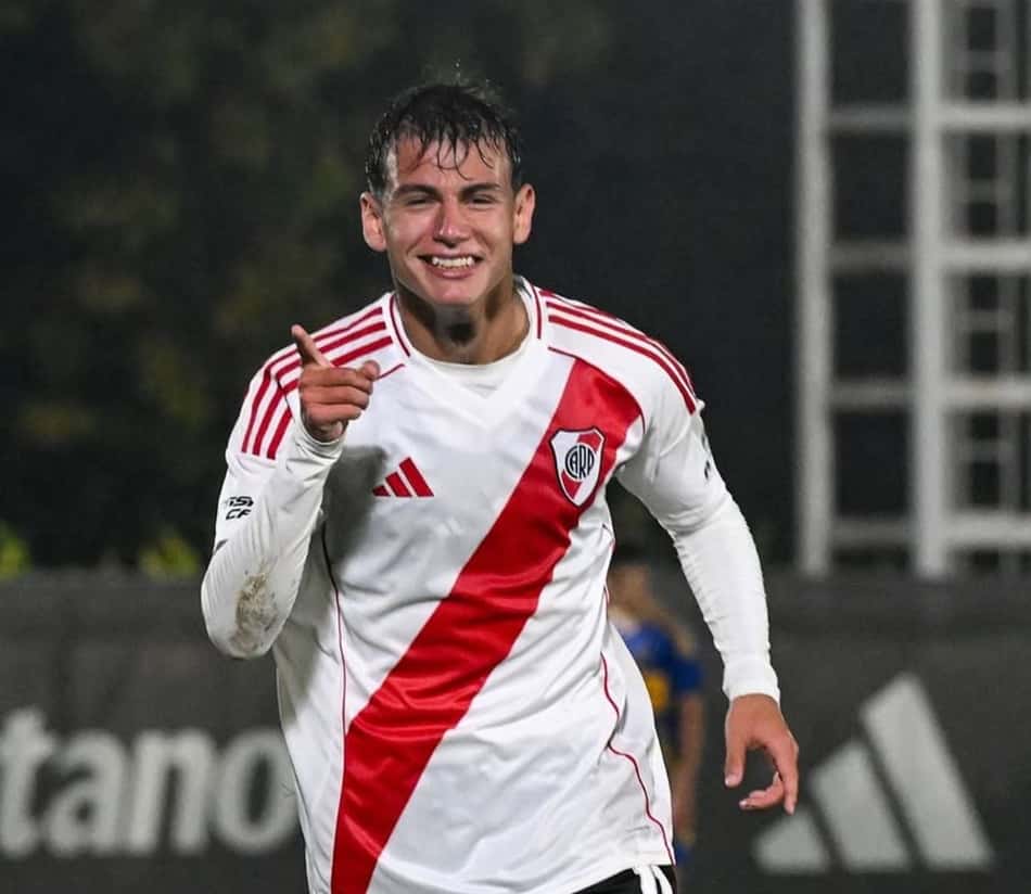 Joaquín Freitas comemora gol pelo River Plate