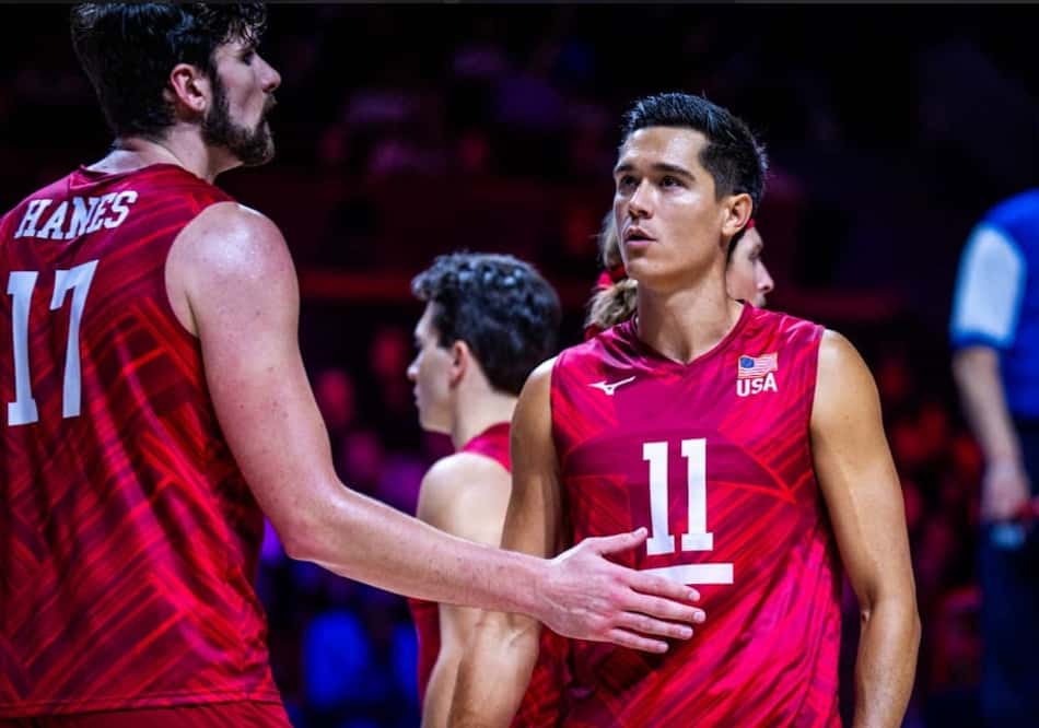 Jogador americano é consolado após mais um vice na VNL