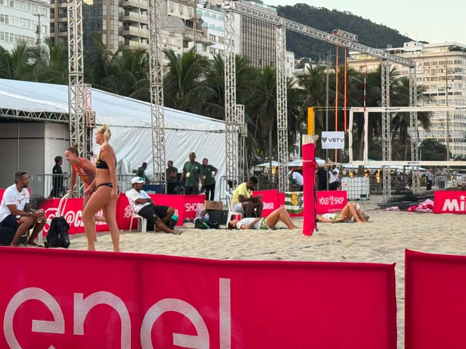 Carol/Rebecca e rivais se preparam para a final em Copacabana (Foto: Andressa Simões/Lance!)