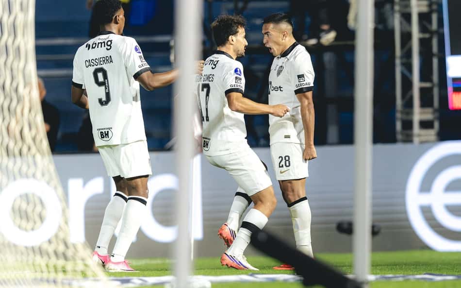 Jogadores comemoram gol contra o Bragantino (Foto: Pedro Souza / Atlético)