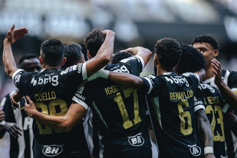 Jogadores do Atlético comemoram gol sobre o Gremio (Foto: Pedro Souza / Atlético)