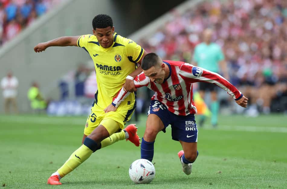 Jogadores do Atlético de Madrid e Villarreal em ação em La Liga