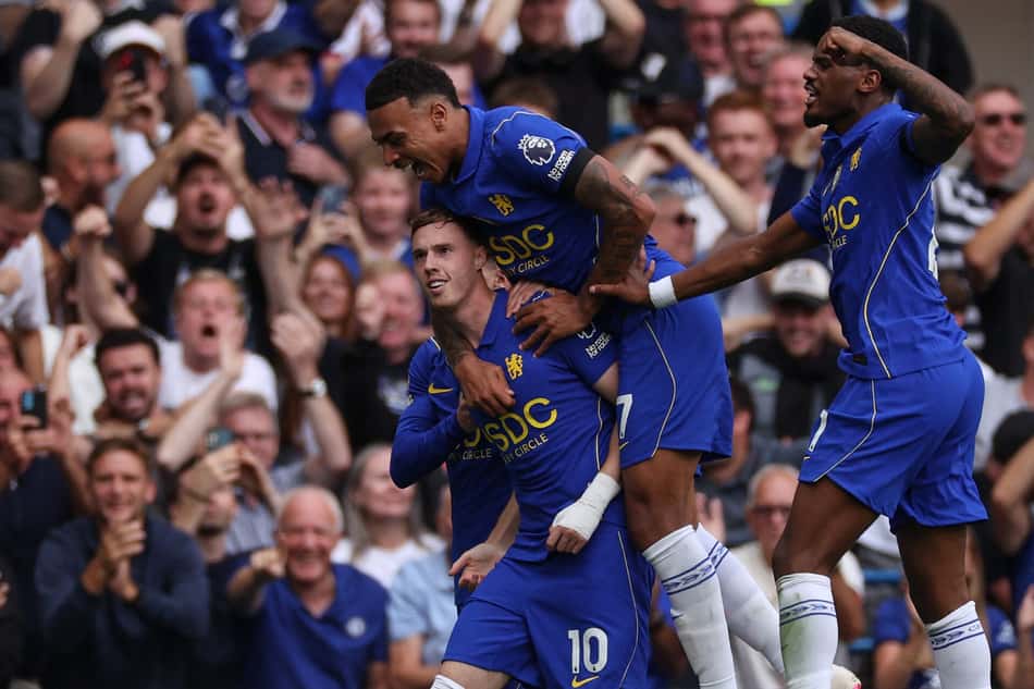 Jogadores do Chelsea comemoram gol de Cole Palmer sobre o Brighton, pela Premier League