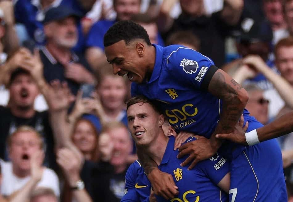 Jogadores do Chelsea comemoram gol de Cole Palmer sobre o Brighton, pela Premier League