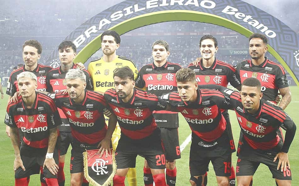 Jogador do Flamengo discute com torcedor ao vivo: 'Um bosta'