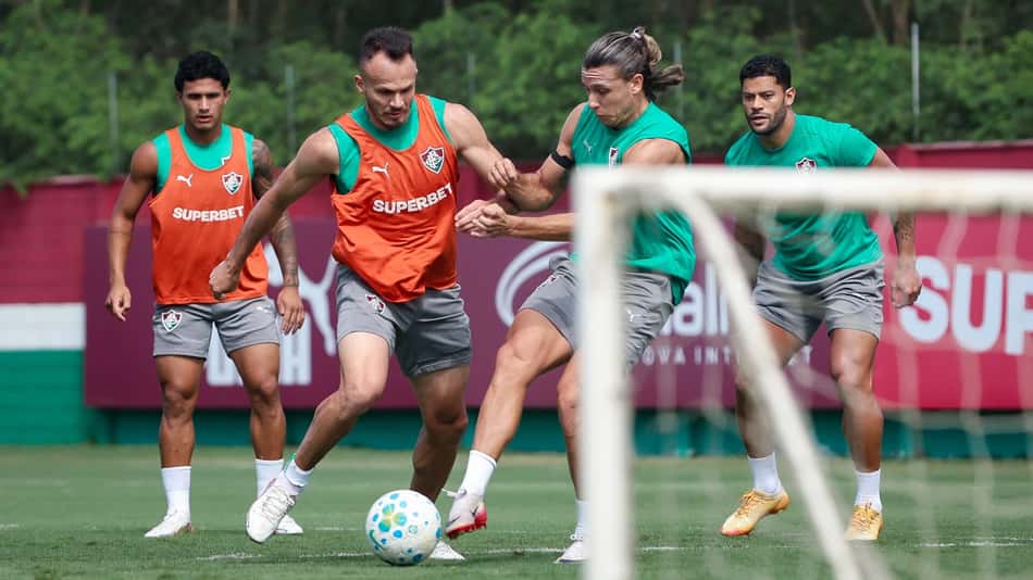Jogadores do Fluminense treinam nesta quinta-feira