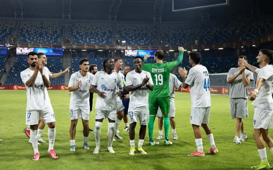 Jogadores do Kiryat Shmona comemoram classificação na Toto Cup, em Israel