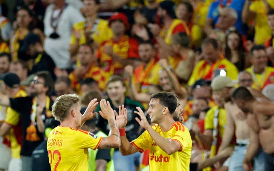 Lens bate PSG e conquista a Supercopa da França pela primeira vez