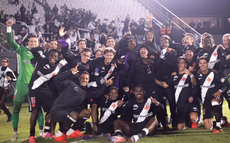 Jogadores do Vasco e comissão celebram classificação para as quartas de final da Copa Sul-Americana