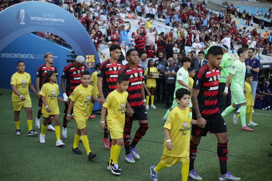 Jogadores do Flamengo na decisão do Mundial Sub-20 contra o Barcelona